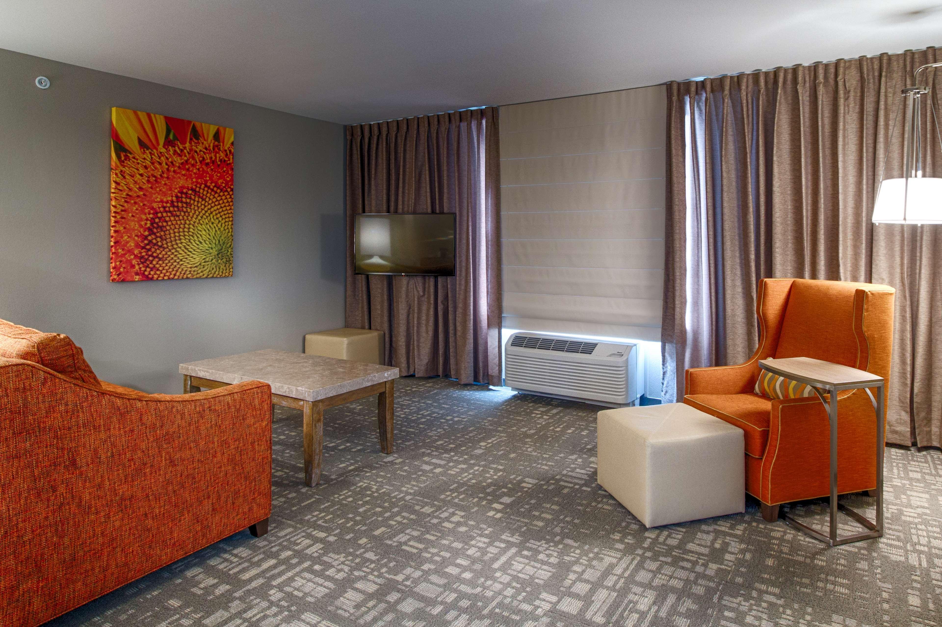 Hilton Garden Inn Salina Exterior photo